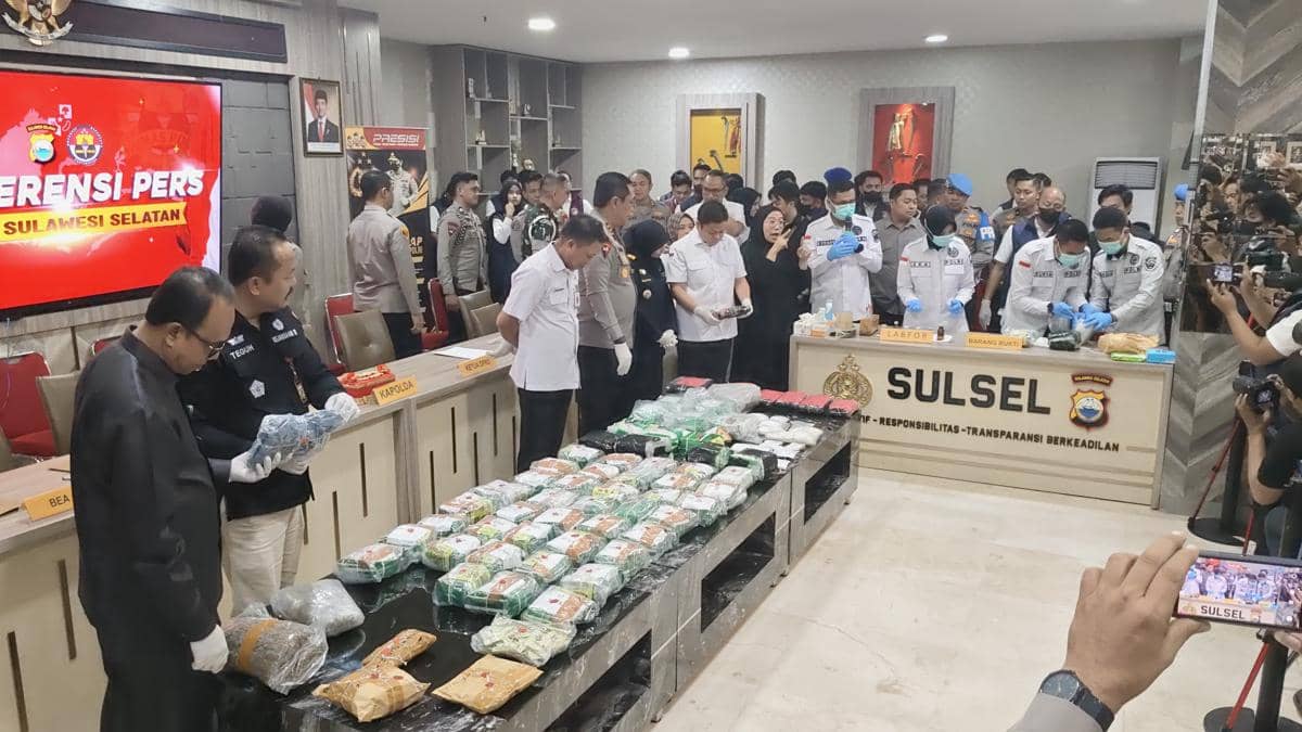 Polda Sulsel menyita 70,2 kg sabu dalam pengungkapan 1.175 kasus narkoba. (IDN Times/Darsil Yahya)