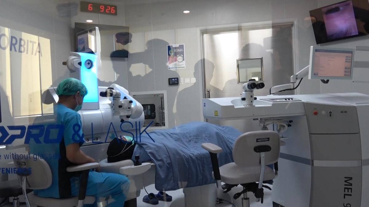 JEC ORBITA Makassar Hadirkan PRESBYOND, Teknologi Koreksi Mata Rabun Dekat Pertama di Indonesia Timur. (Dok. IDN Times/Istimewa)