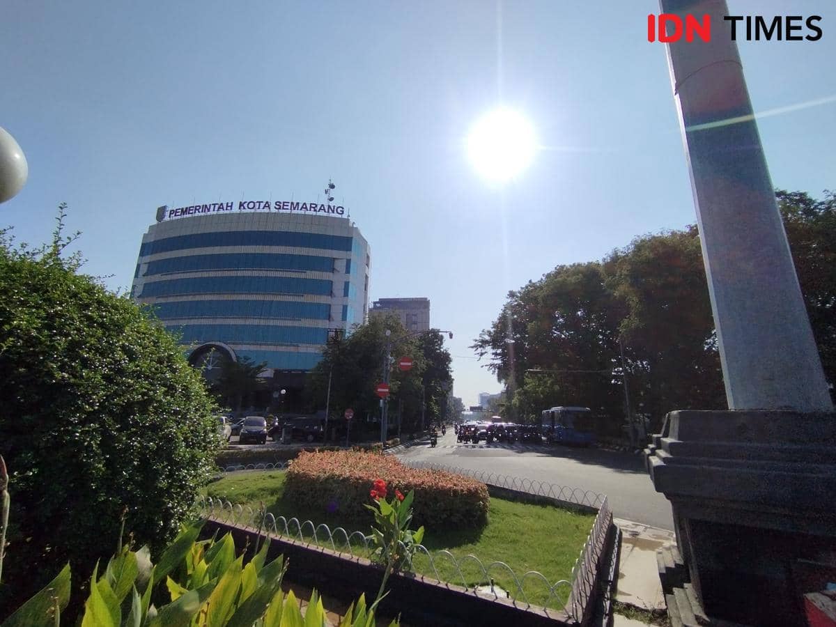 Cuaca panas dari Sinar matahari yang menyinari Kota Semarang. (IDN Times/Dhana Kencana)