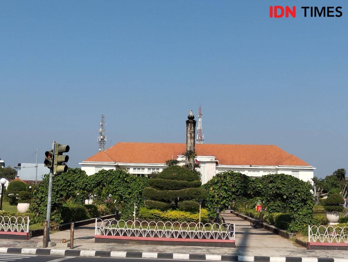 Cuaca panas di kawasan Tugu Muda Kota Semarang. (IDN Times/Dhana Kencana)