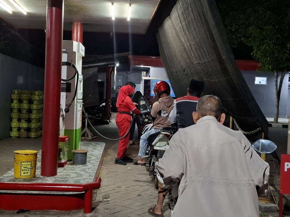 Pertamax Meroket, Warga Malang Serbu Pertalite