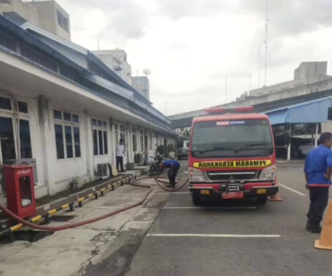 Viral! Damkar Diprotes Warga karena Salurkan Air ke Rumah Paman Bobby