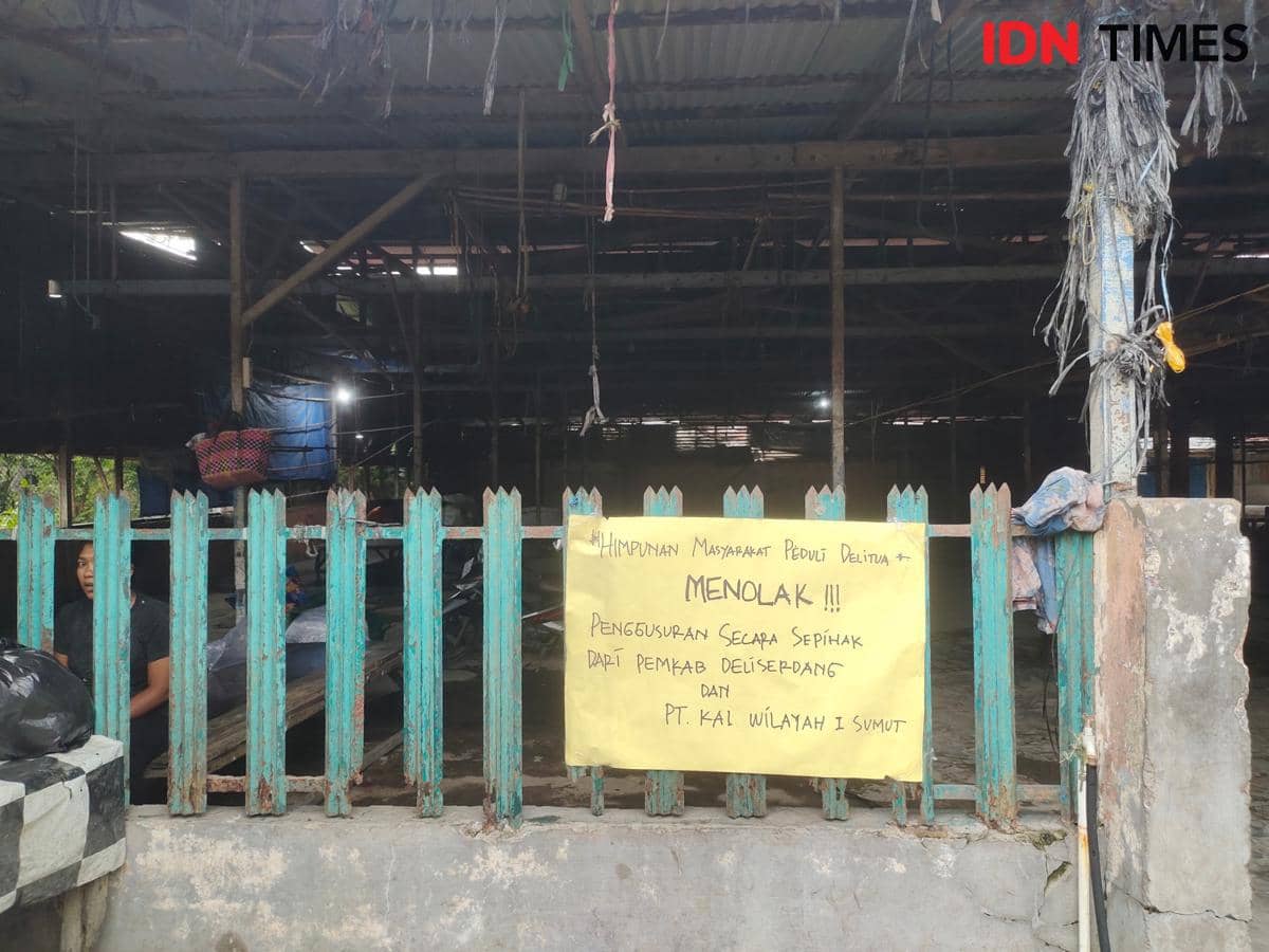 Protes Penggusuran Pasar Delitua, Warga: Kami Manusia, Bukan Hewan!