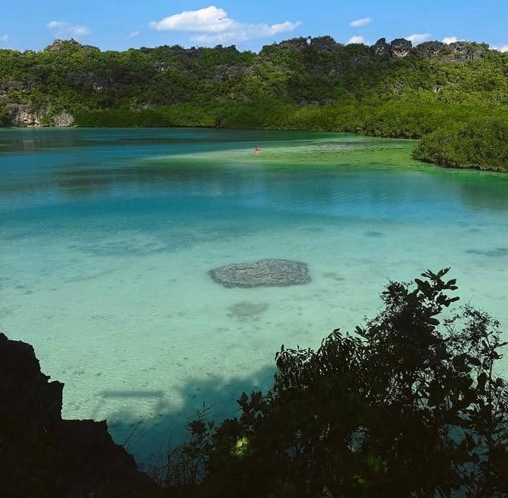 Potret Naysilla Mirdad Liburan di Telaga Nirwana