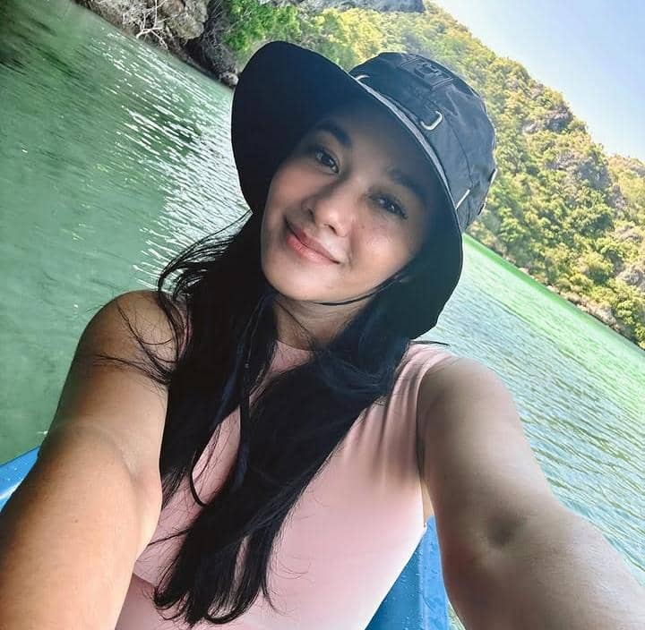 Potret Naysilla Mirdad Liburan di Telaga Nirwana