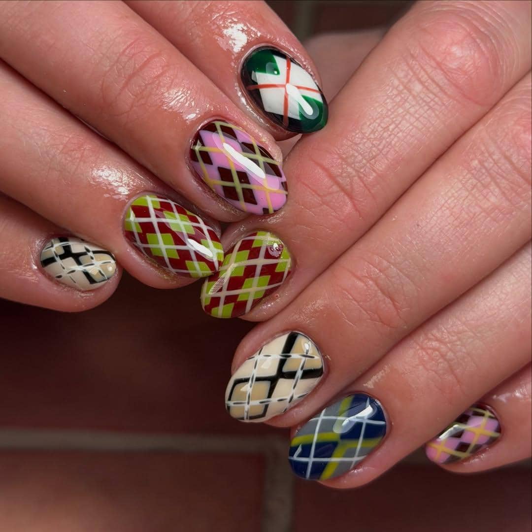 inspirasi nail art motif argyle