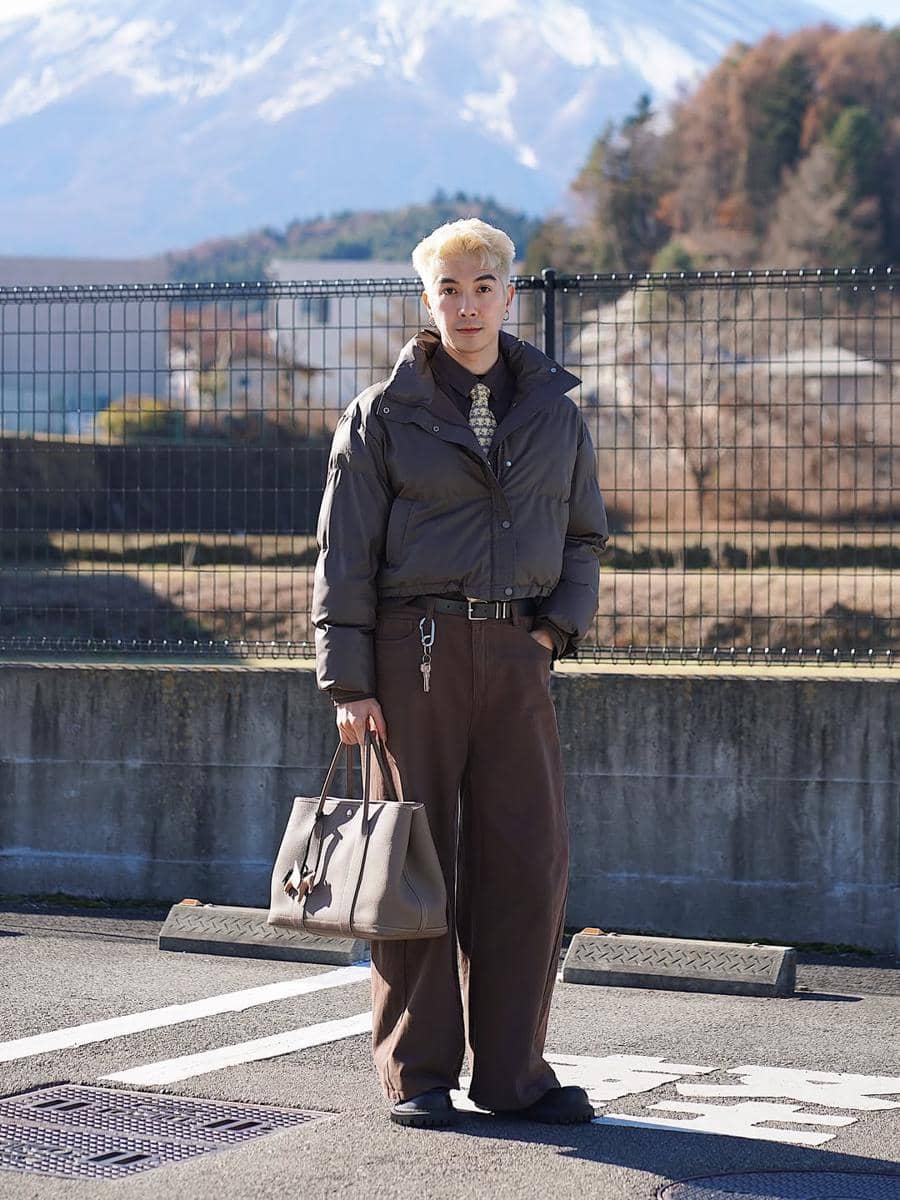 Gaya Traveling Stylish ala Nut Rattanamongkol