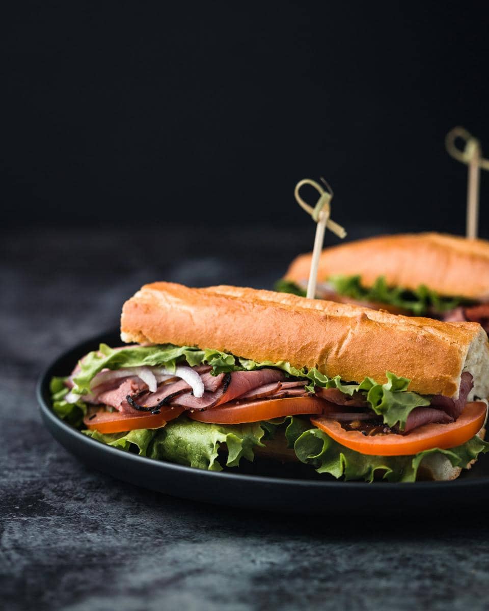 ilustrasi roast beef sandwich