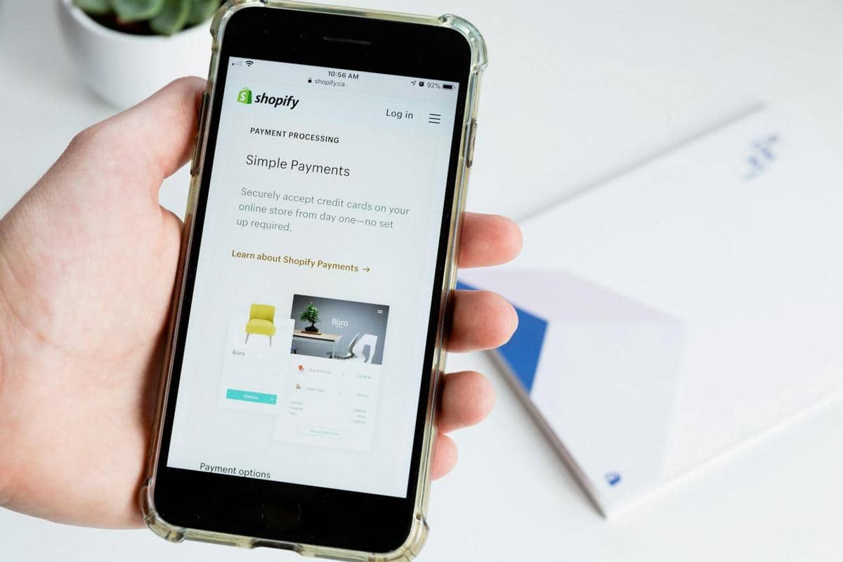 ilustrasi bisnis, startup, Shopify, e-commerce, online shop
