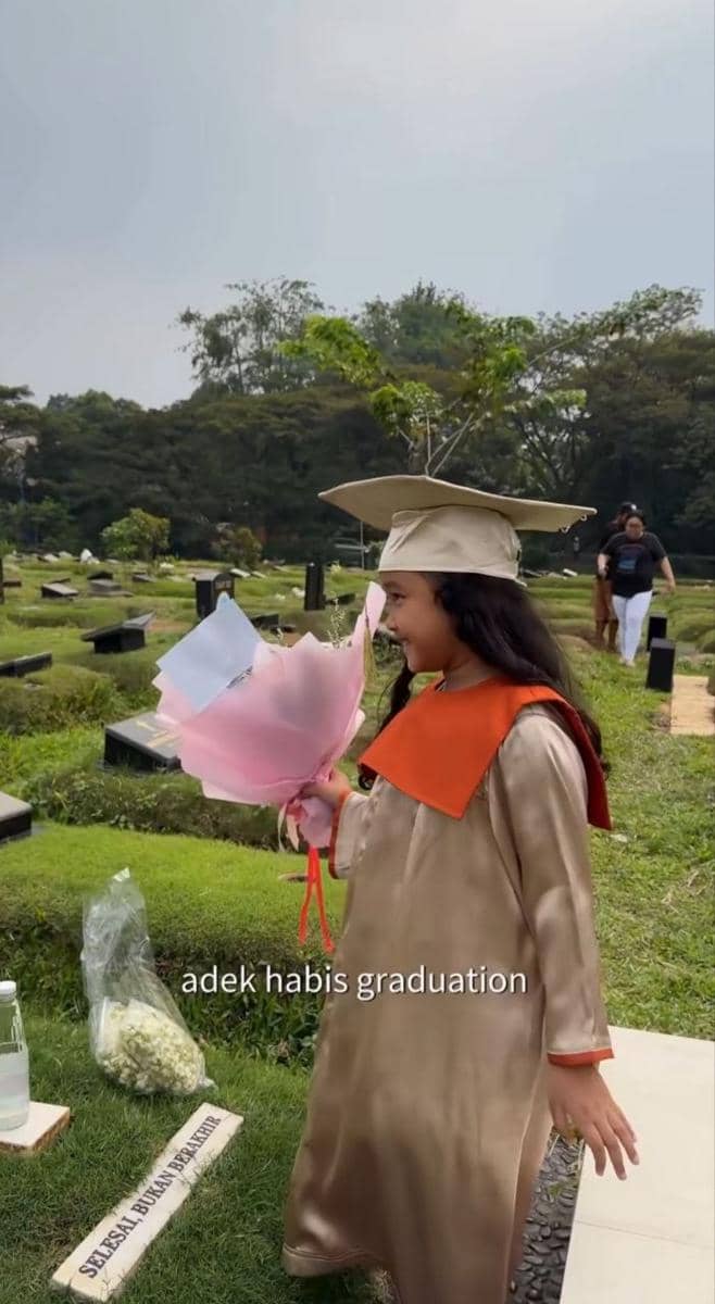 Gewa di pusara Glenn Fredly umumkan lulus TK