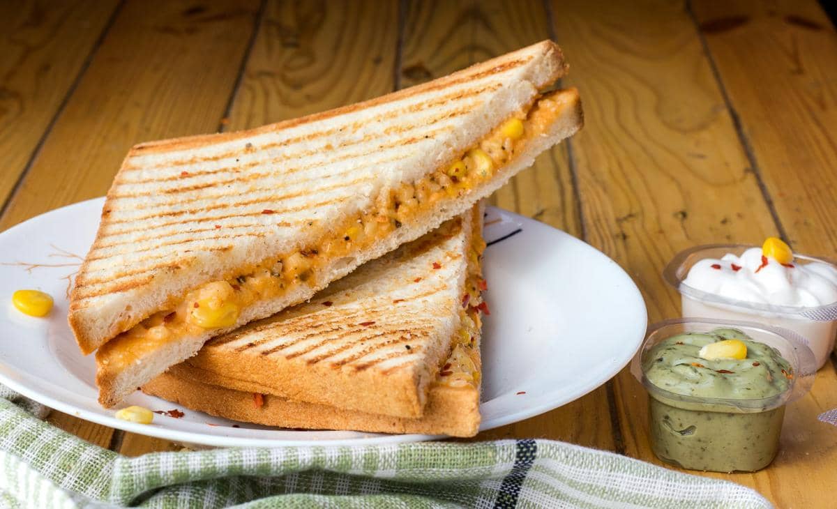 ilustrasi bacon, egg, and cheese sandwich
