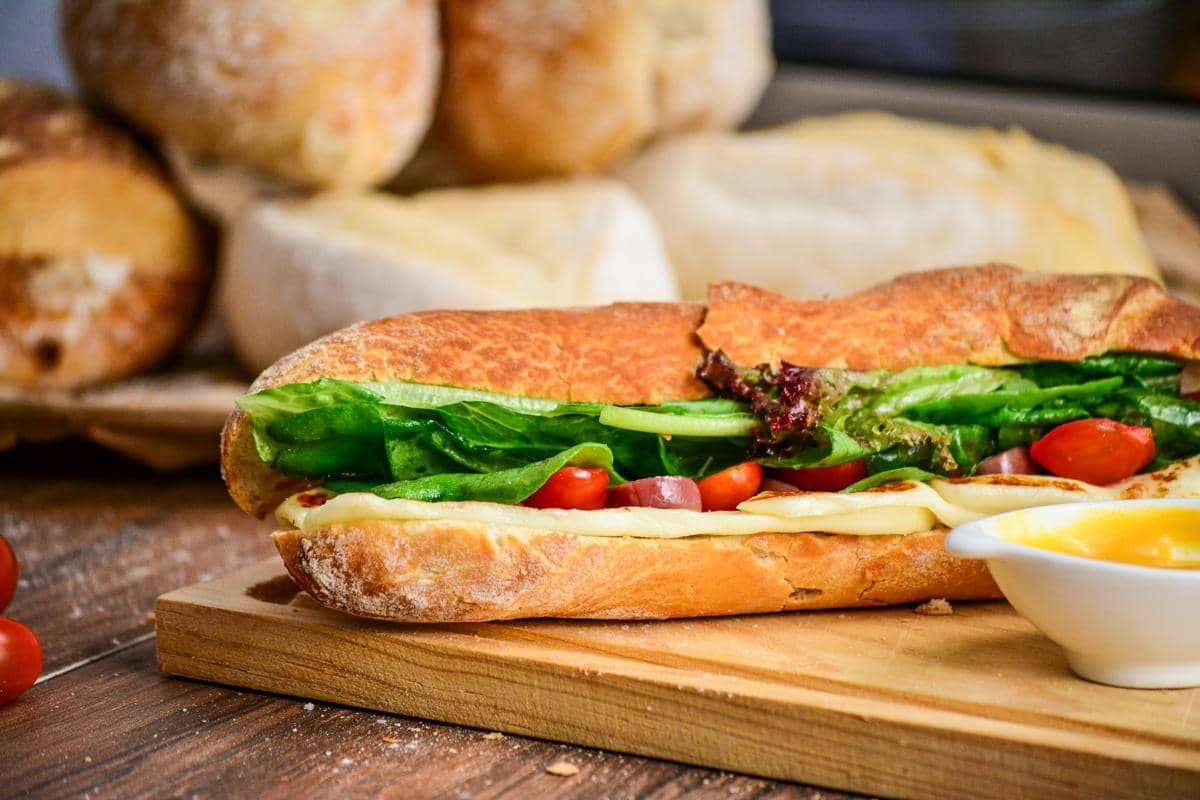 ilustrasi breakfast sandwich 
