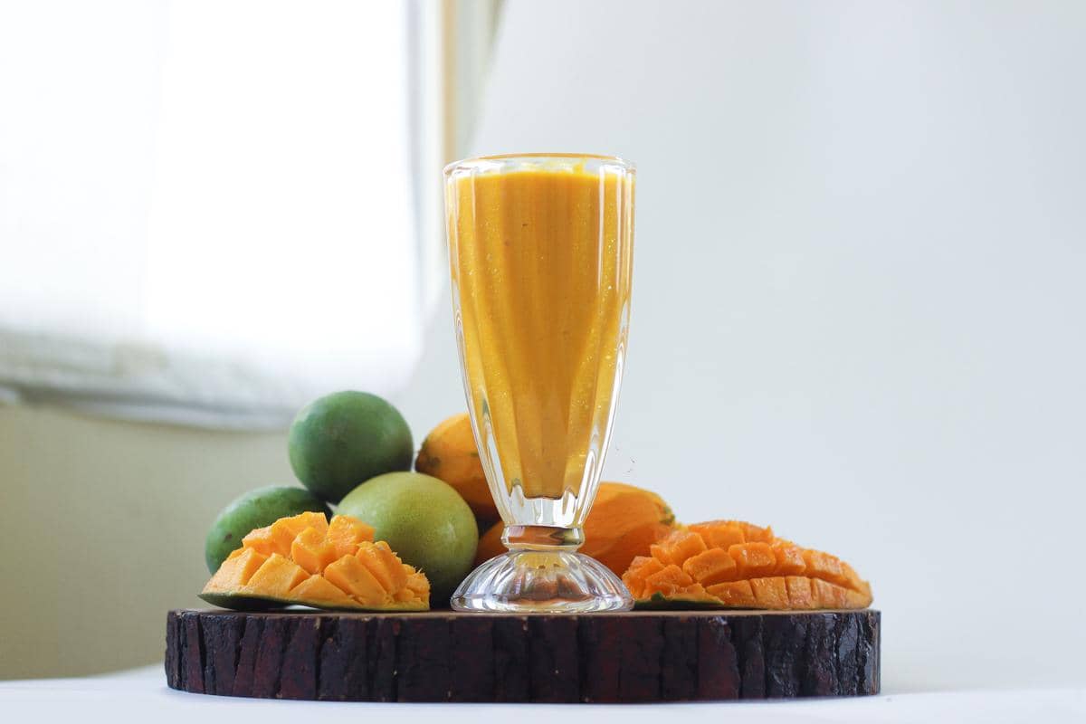 ilustrasi smoothie mangga yoghurt