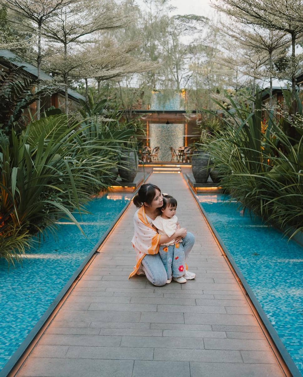 Gritte Agatha ajak anak liburan di Sentul