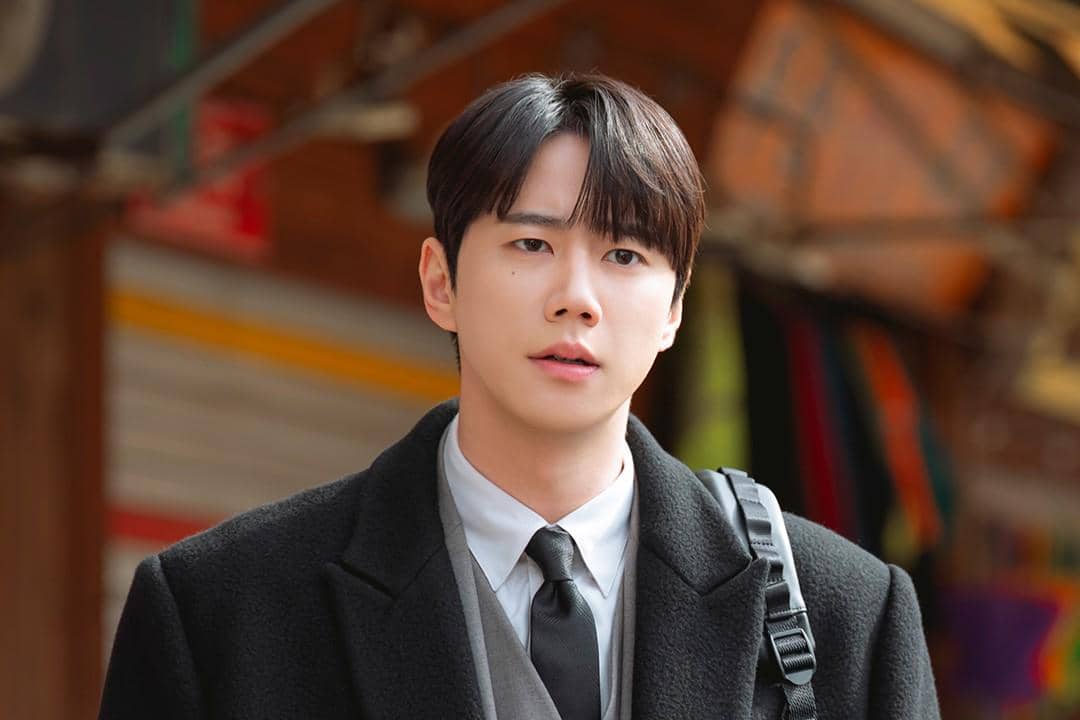 Still cut drama Reborn Rookie.