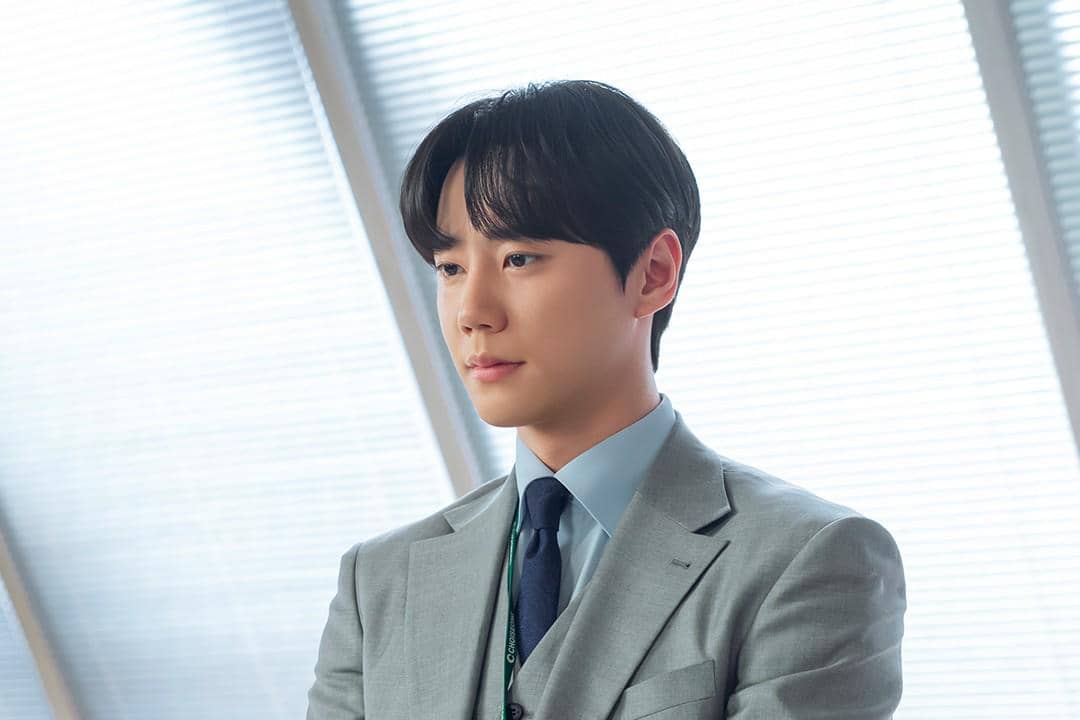 Still cut drama Reborn Rookie. 