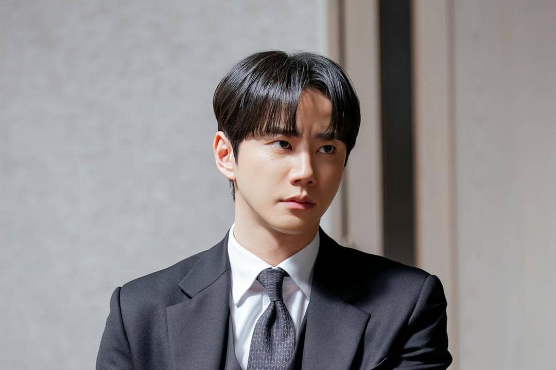 Still cut drama Reborn Rookie.