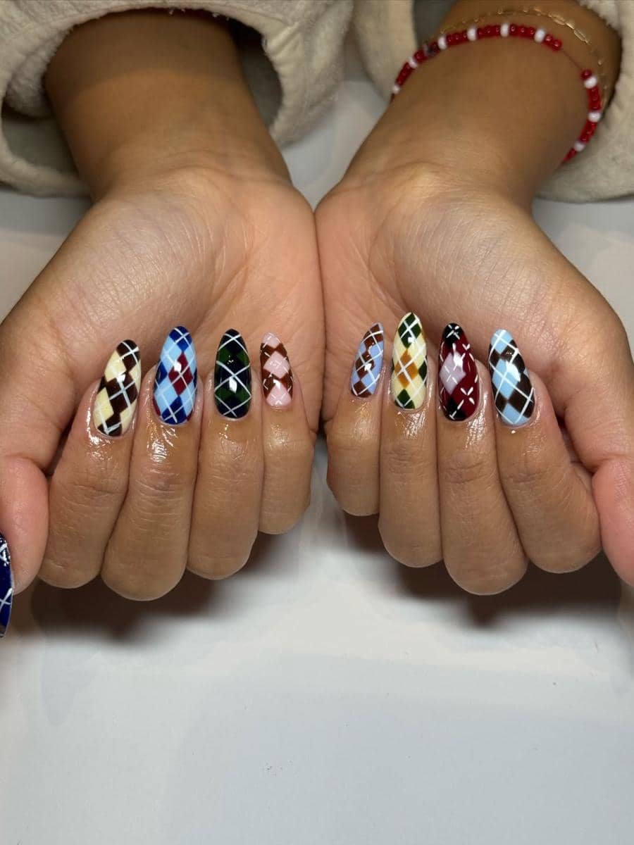 inspirasi nail art motif argyle