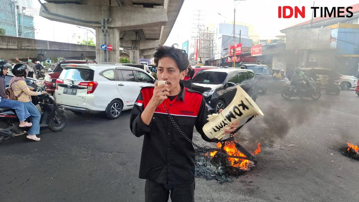 Demo Mahasiswa di Makassar: Tolak Harga BBM Naik-Batalkan UU Polri