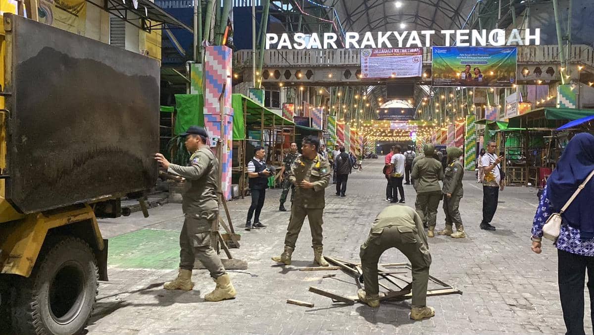 Pemkot Pontianak Tertibkan PKL di Pasar Tengah, Situasi Sempat Memanas