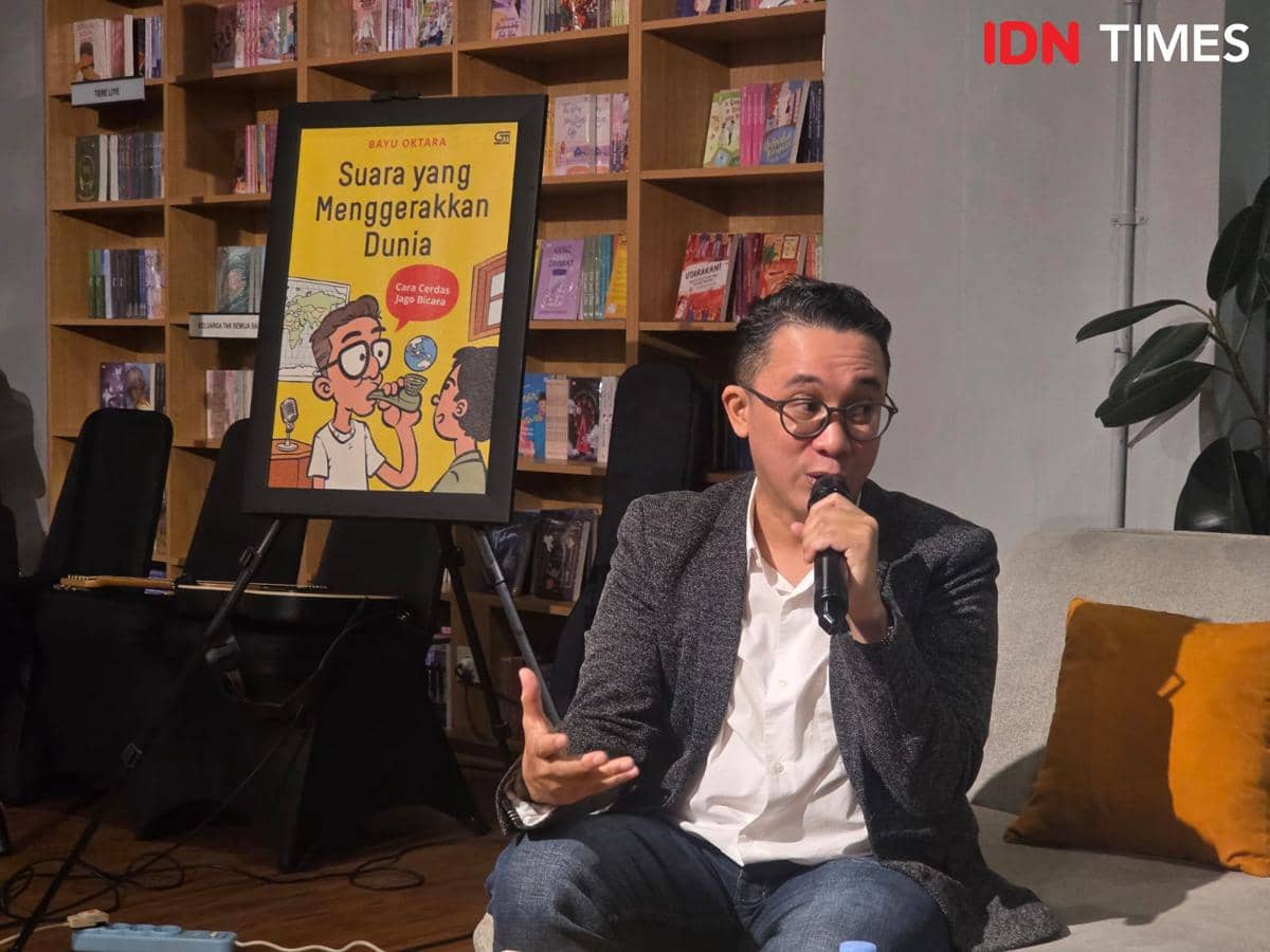 Bayu Oktara, dalam perilisan buku karyanya berjudul Suara yang Menggerakkan Dunia di Gramedia Jalma