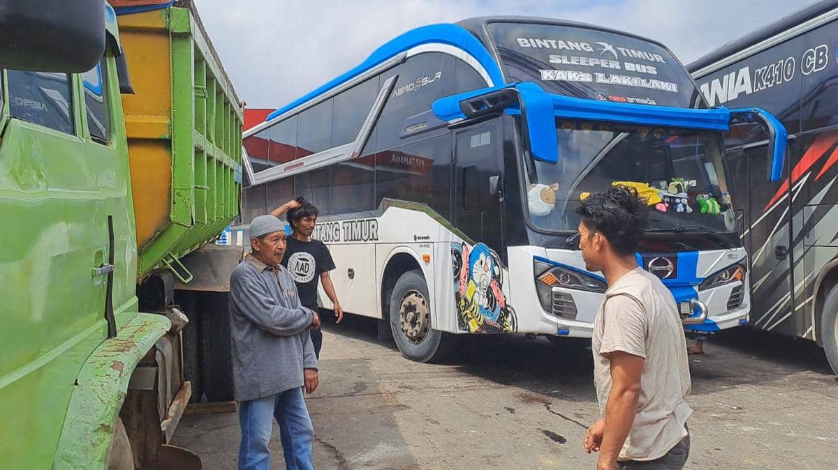 Antrean kendaraan di SPBU Pertamina Jalan A.P. Pettarani, Kecamatan Panakkukang, Makassar, Rabu (10/6/2026). (IDN Times/Darsil Yahya)