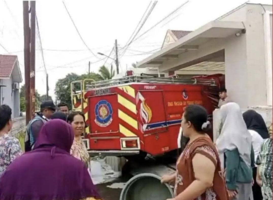 Viral Emak-emak Medan Protes Damkar Pasok Air Bersih Ke Rumah Kadis Benny Siregar