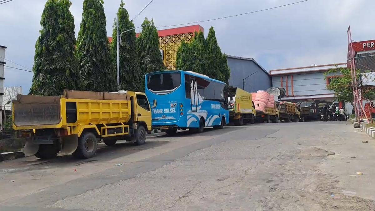 Kelangkaan Solar Picu Antrean Panjang di Sejumlah SPBU Makassar