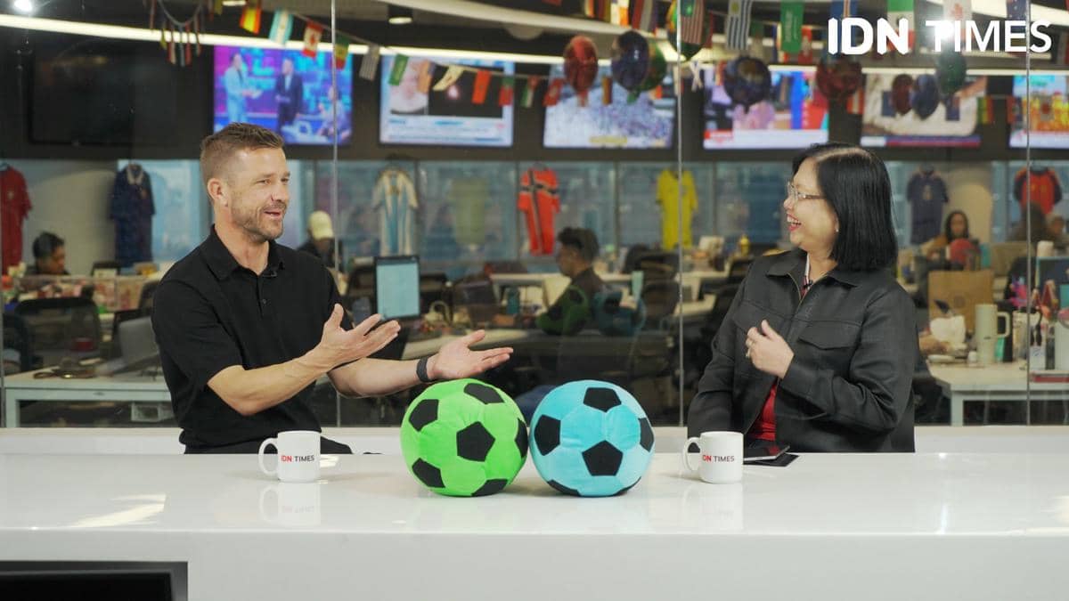 Eks pemain Persib asal Australia, Robbie Gaspar dalam Real Talk bersama Uni Lubis di kantor IDN Times, Kuningan, Jakarta (IDN Times/Mikho Fr