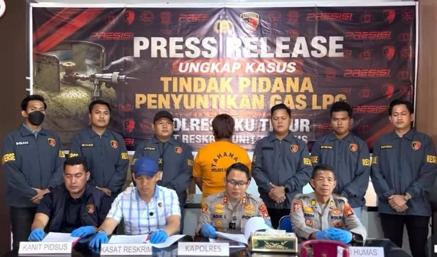 Polres OKU Timur membongkar praktik pengoplosan gas subsidi.