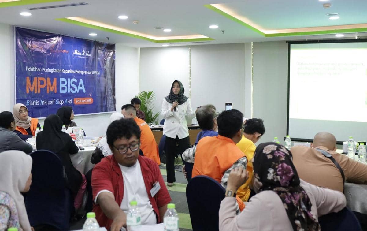 Seorang pembicara memberikan pelatihan kepada peserta dalam acara MPM BISA yang bertujuan meningkatkan kapasitas entrepreneur UMKM.