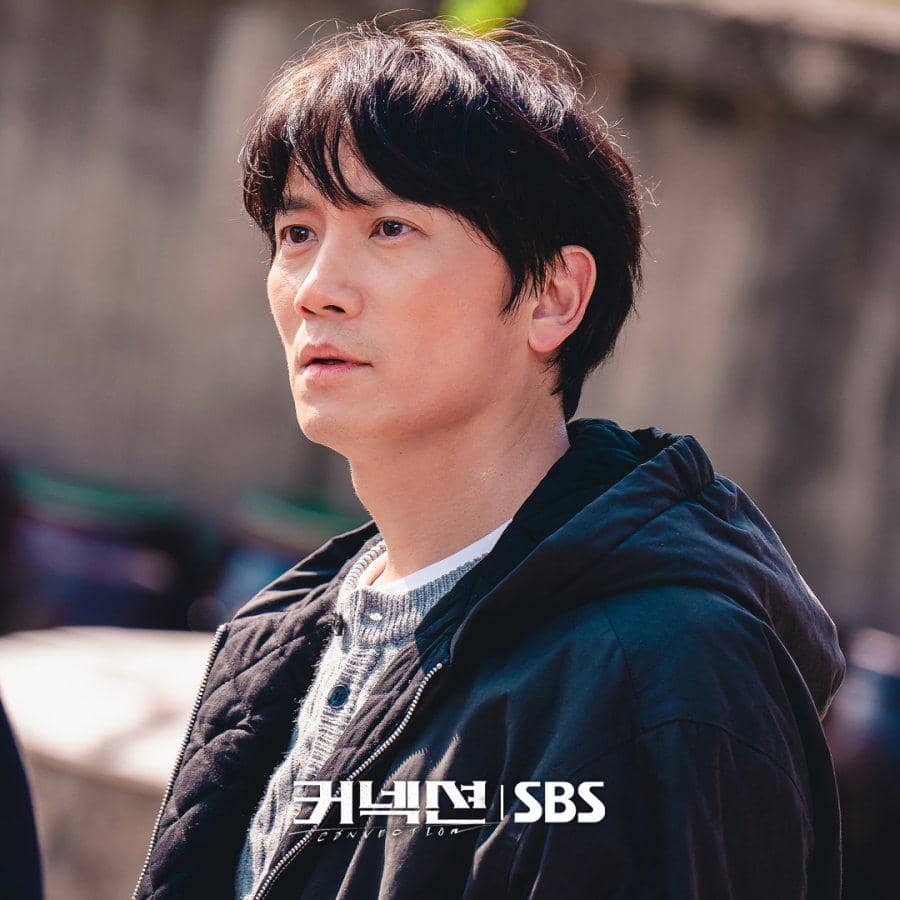 Ji Sung di drama Connection