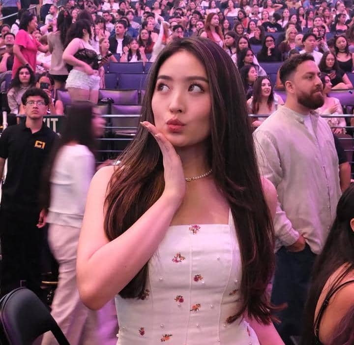potret Natasha Wilona nonton konser Ariana Grande di Oakland