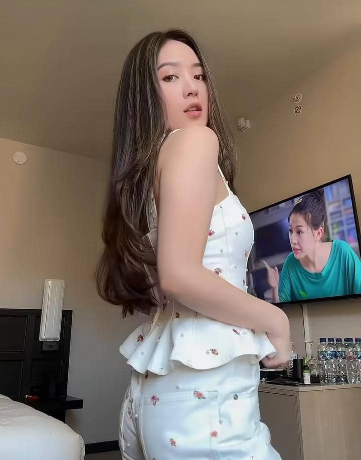 potret Natasha Wilona nonton konser Ariana Grande di Oakland