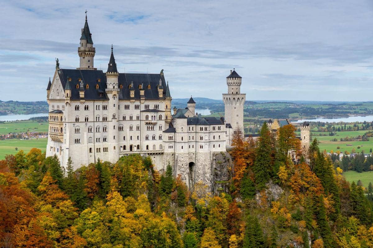 Ilustrasi Kastil Neuschwanstein di Jerman