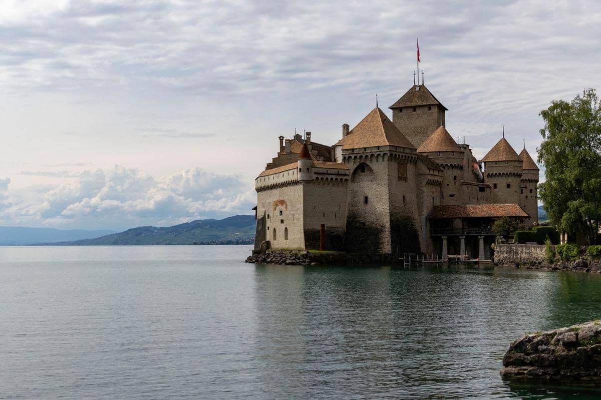 Ilustrasi Chillon Castle