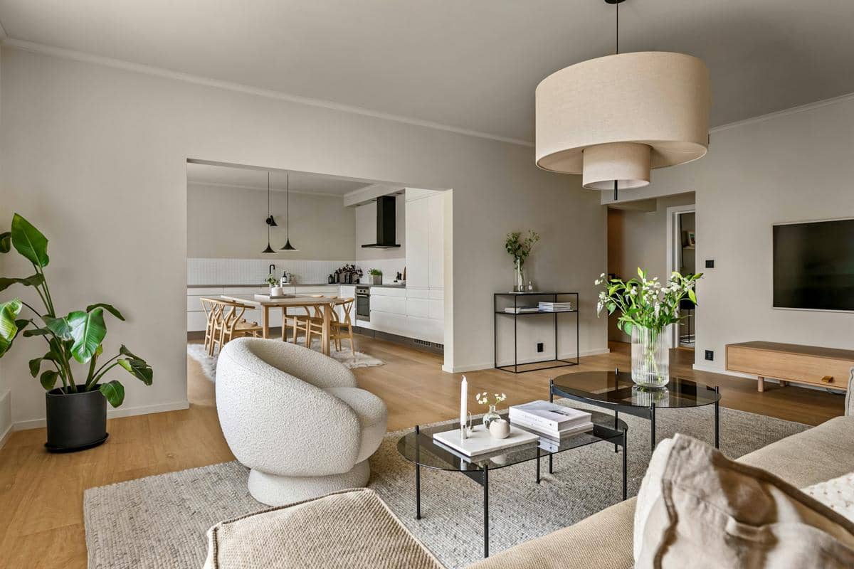 https://unsplash.com/id/foto/ruang-tamu-yang-dipenuhi-dengan-furnitur-dan-tv-layar-datar-NqLjnjwKqKA