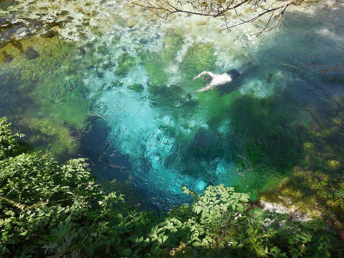 ilustrasi The Blue Eye Water (commons.wikimedia.org/Patti.RA)