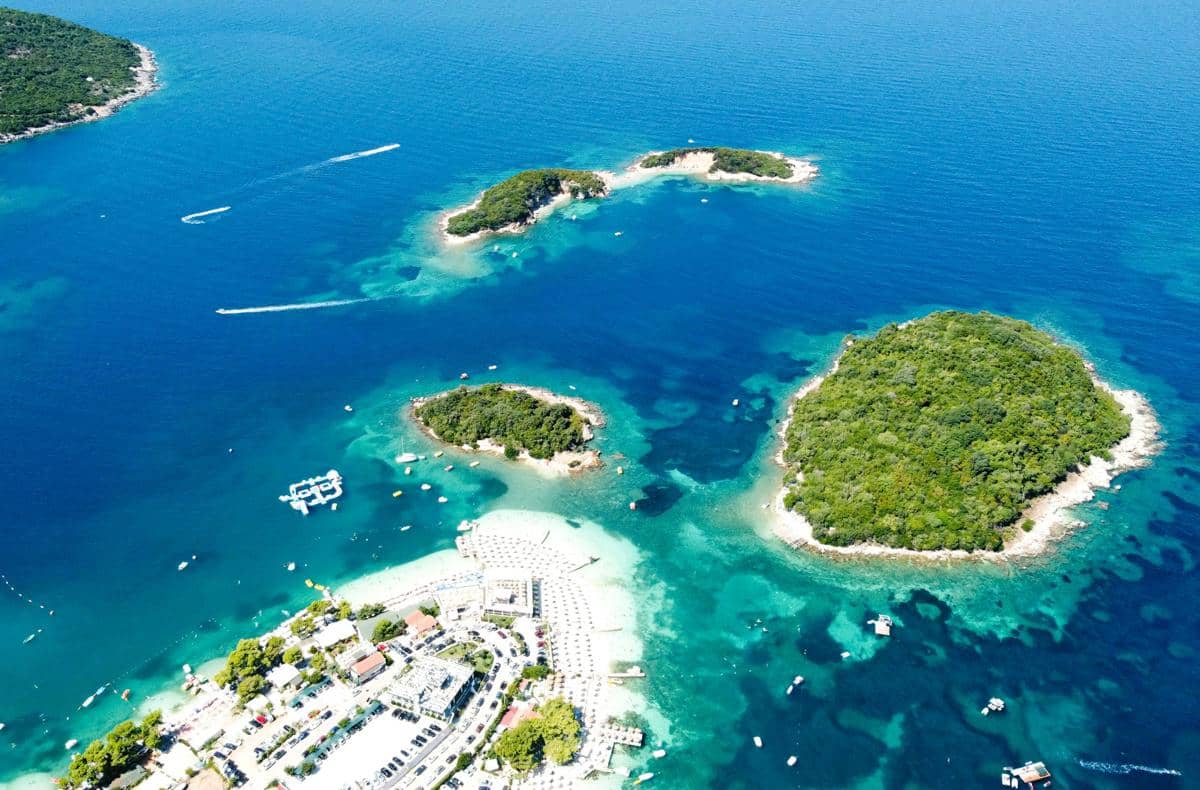 ilustrasi Pantai Ksamil (unsplash.com/B)