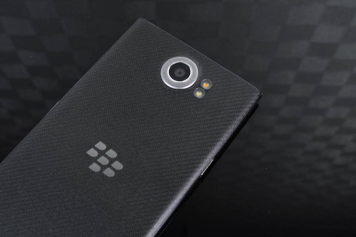 5 HP Android Unik yang Pernah Diproduksi oleh BlackBerry