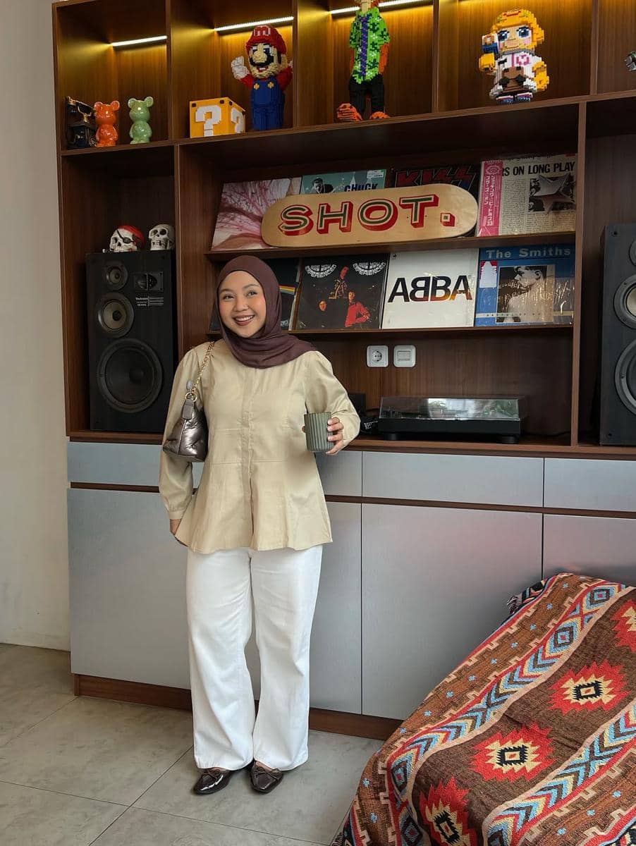 OOTD Celana Putih ala Siti Rachmah
