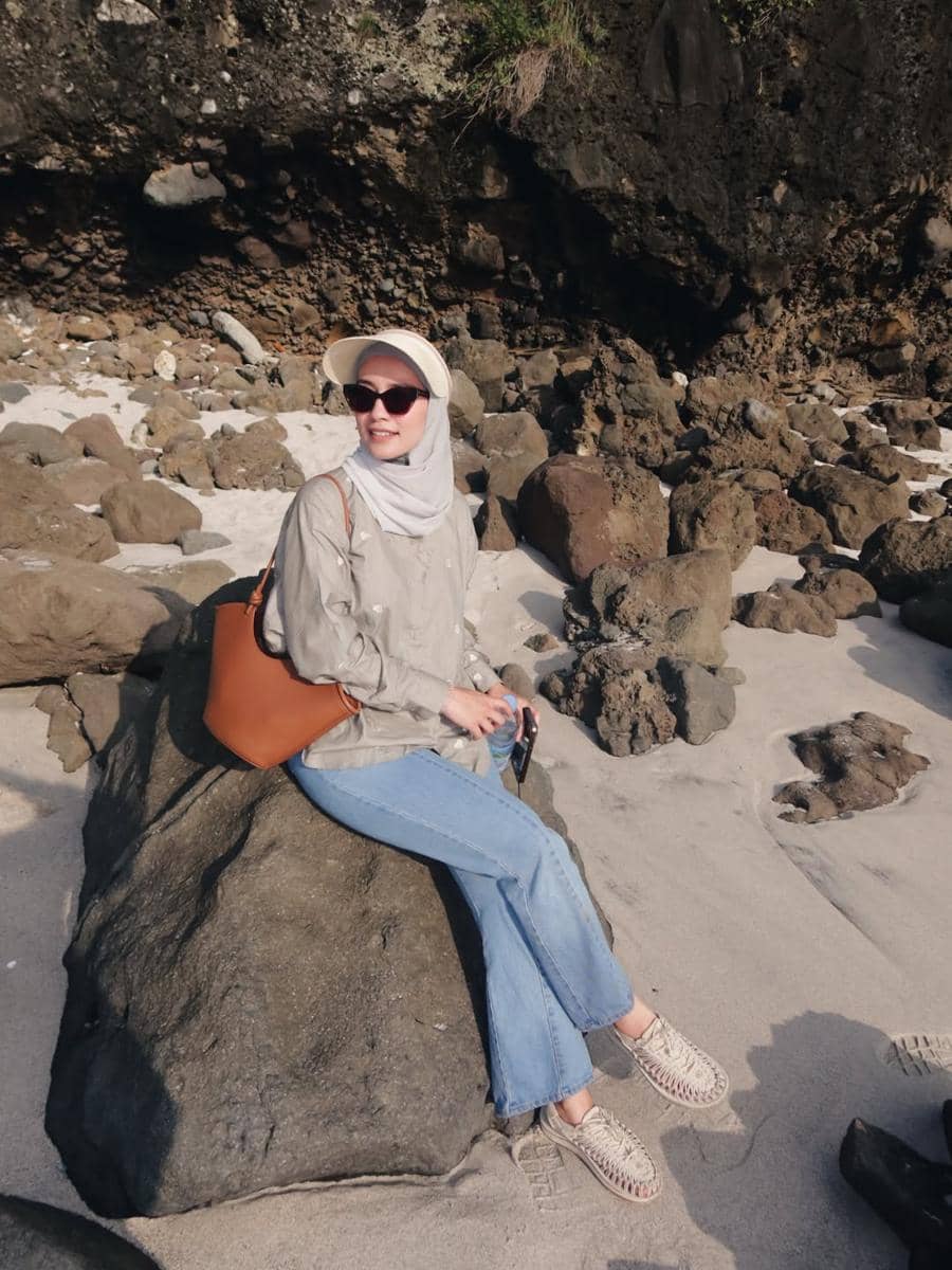 OOTD ke Pantai ala Mega Iskanti