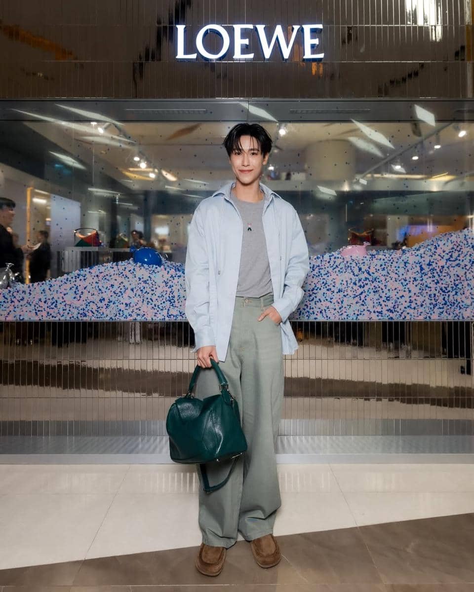 Outfit Pakai Tas ala Junior Panachai