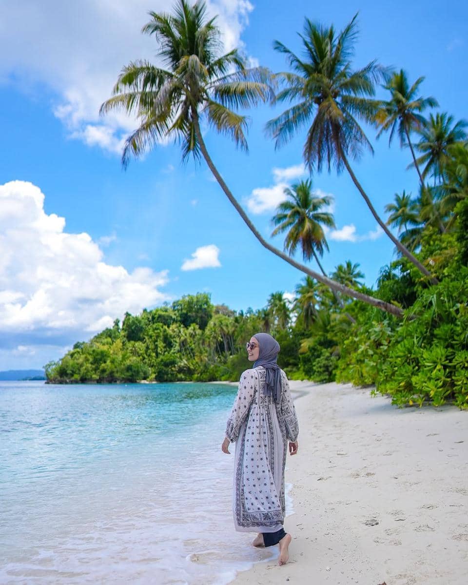 OOTD ke Pantai ala Mega Iskanti