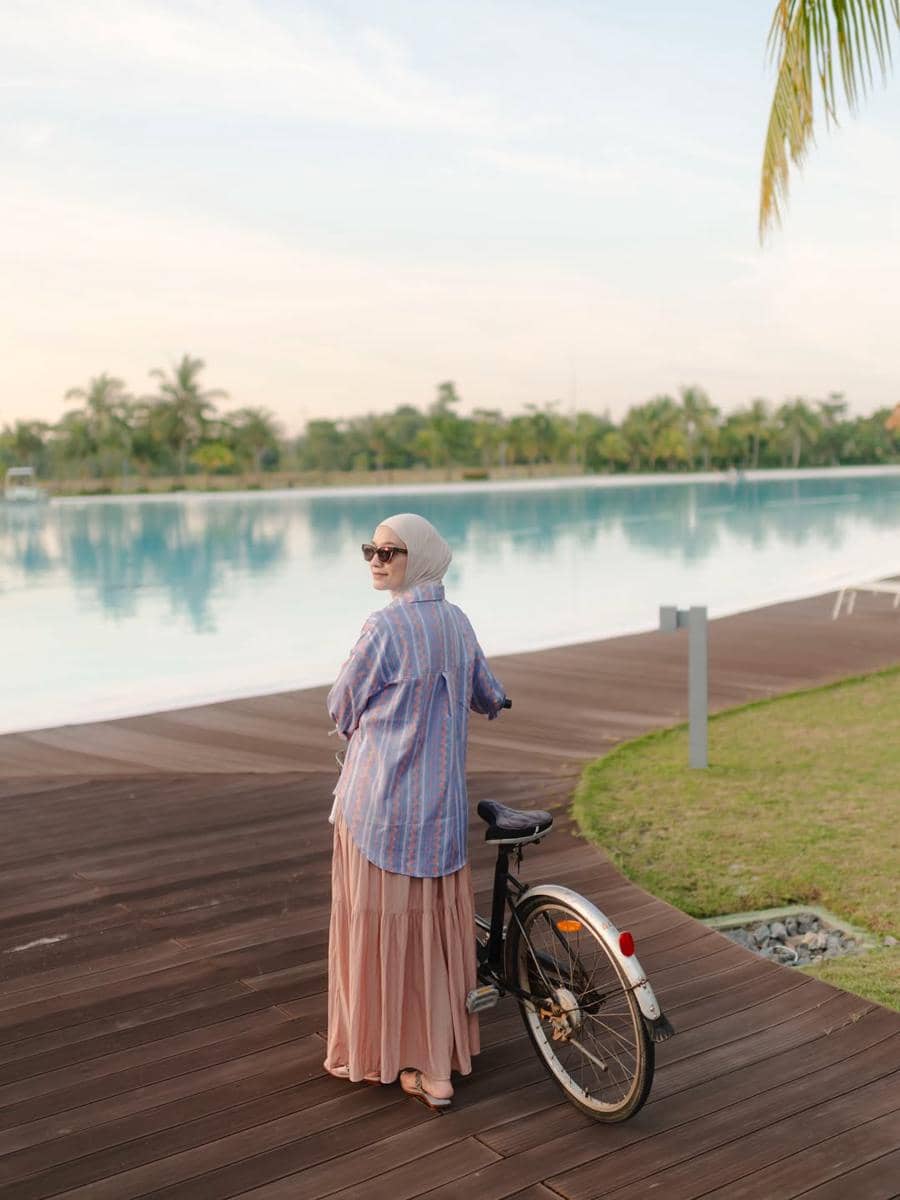 OOTD ke Pantai ala Mega Iskanti
