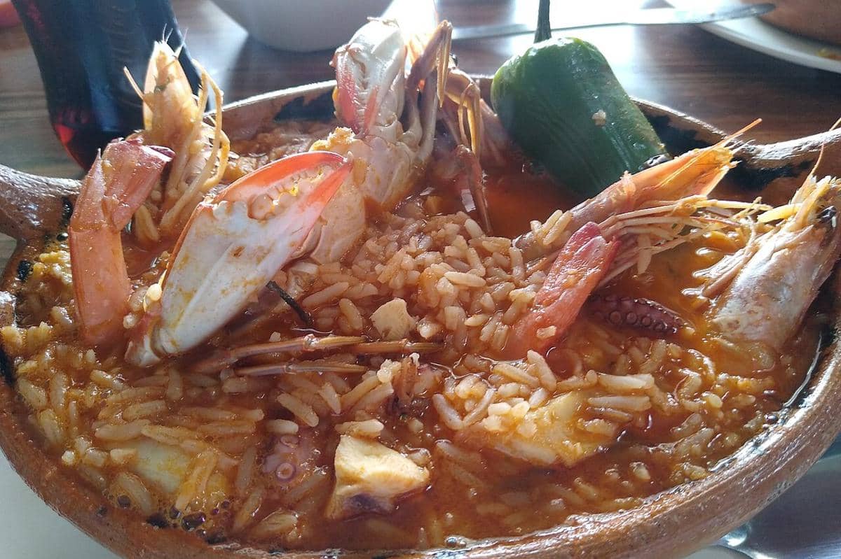 ilustrasi arroz a la tumbada