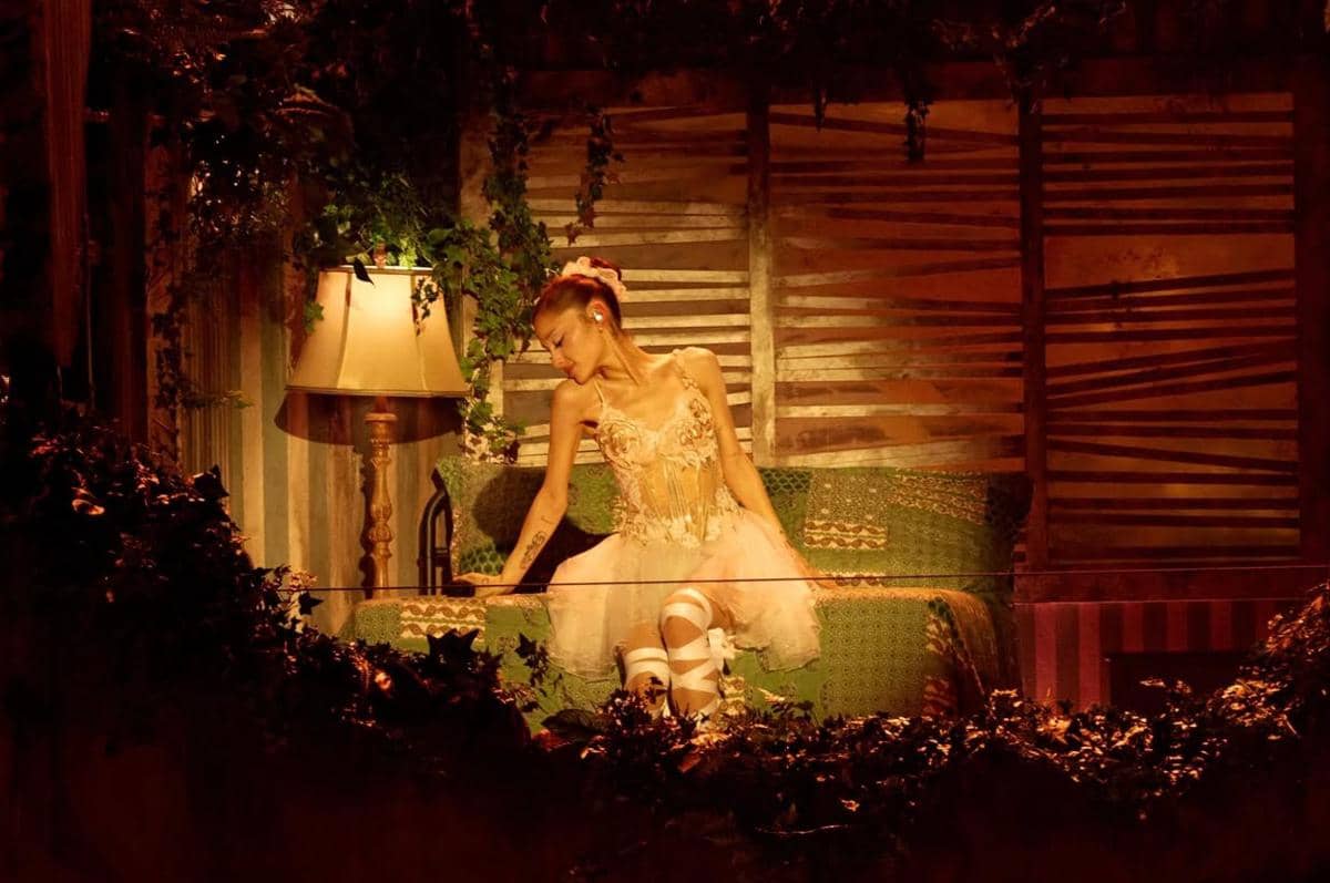 Ariana Grande dalam The Eternal Sunshine Tour
