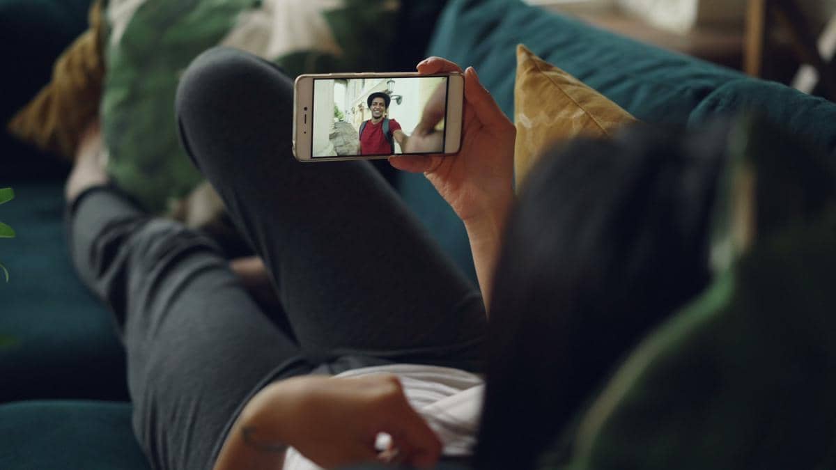 5 Kebiasaan Pacaran Jarak Jauh yang Bikin LDR Berujung Putus!