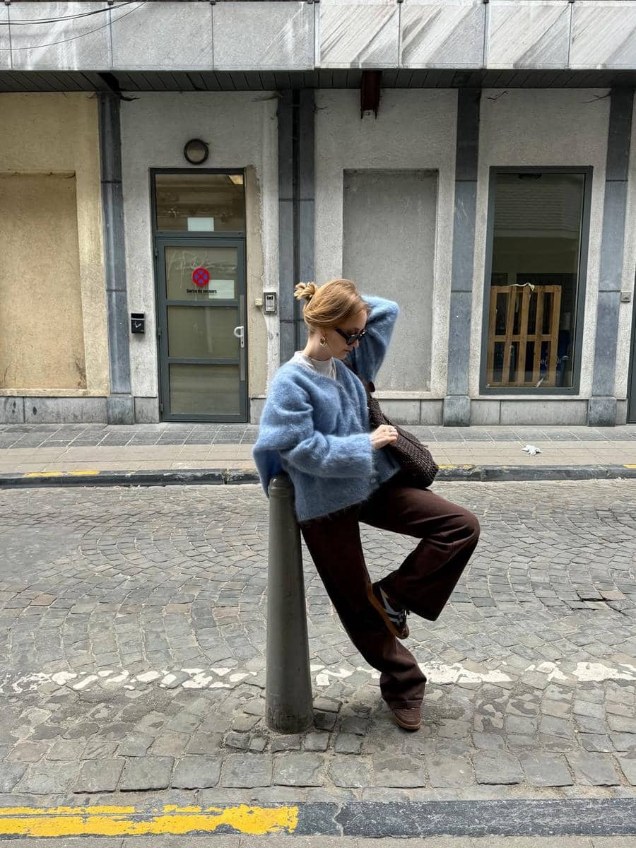 Outfit dengan jaket bulu