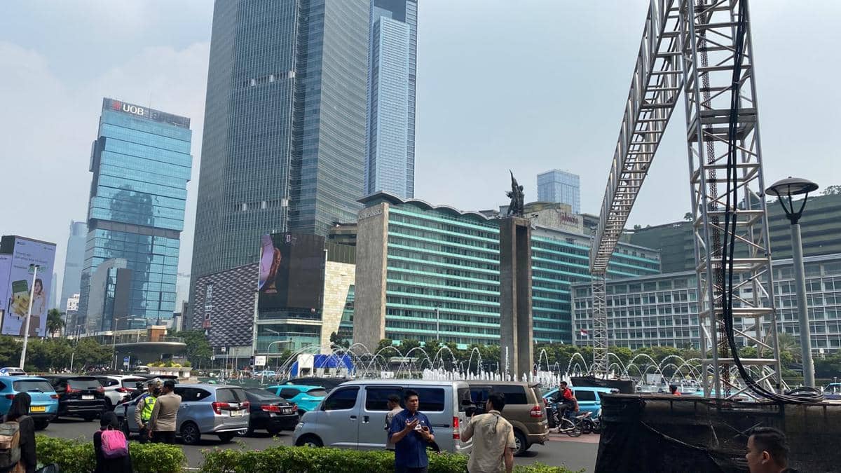 Suasana Bundaran HI, Jakarta Pusat pada Jumat (12/6/2026) pukul 13.10 WIB. 
